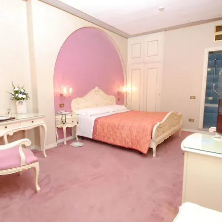 Hotel The Colosseum Attic Private Terrace 4*